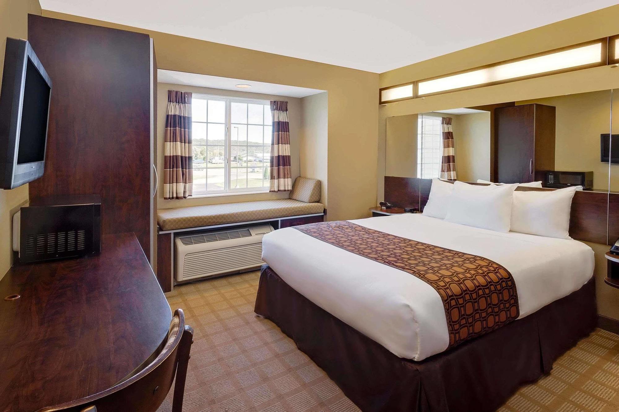 Microtel & By Wyndham Hotel Prairie du Chien